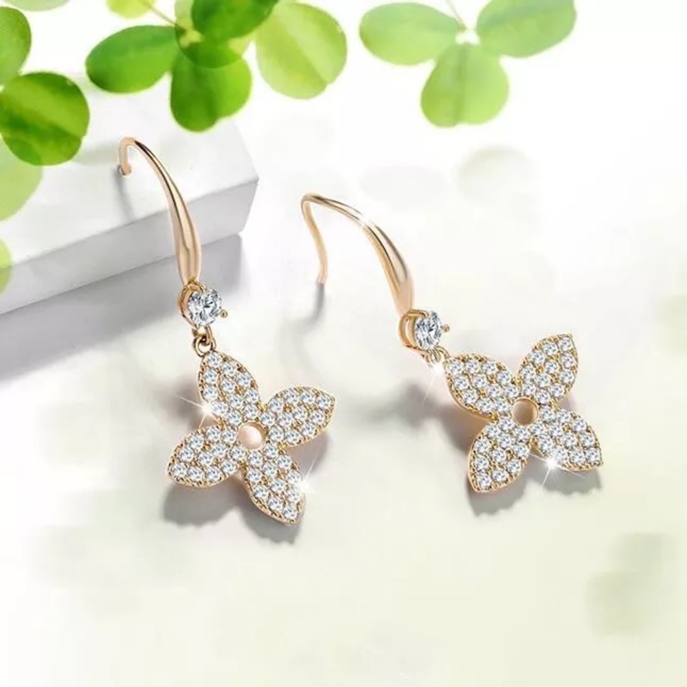 Special deal 🍀☘️New Trendy Gold Color Four-leaf Clover - Picture 2 of 5